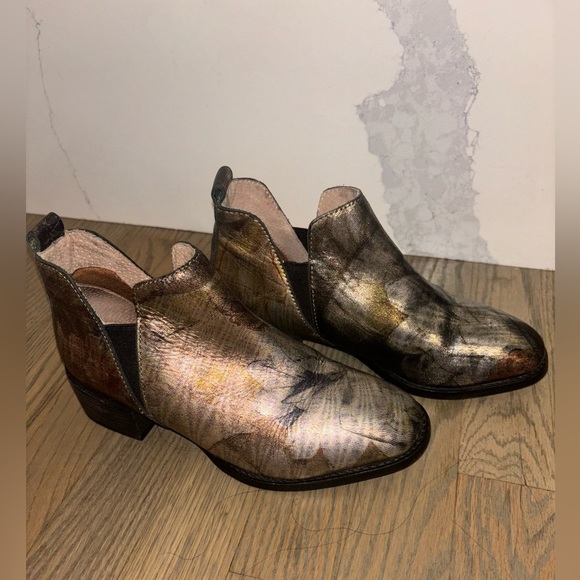 Seychelles Offstage Chelsea Boots Metalic Gold floral ankle boots booties size 6 - Picture 9 of 12